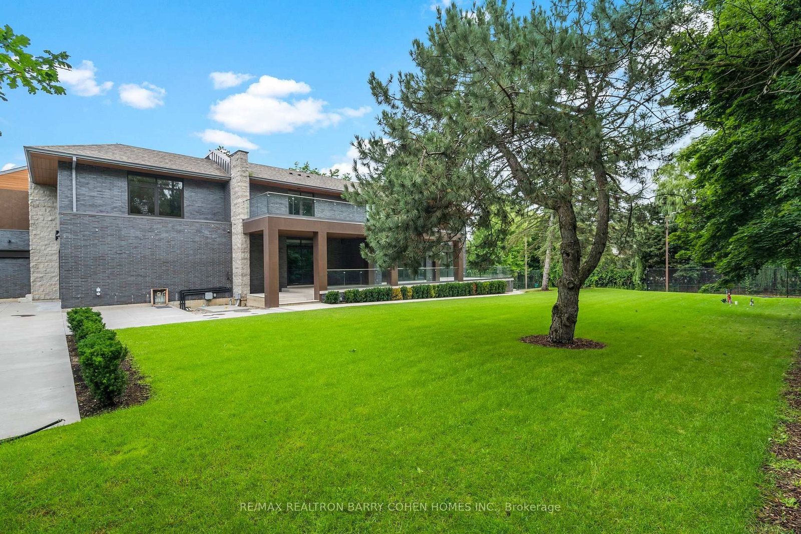 103 Old Colony Rd, Toronto — 30