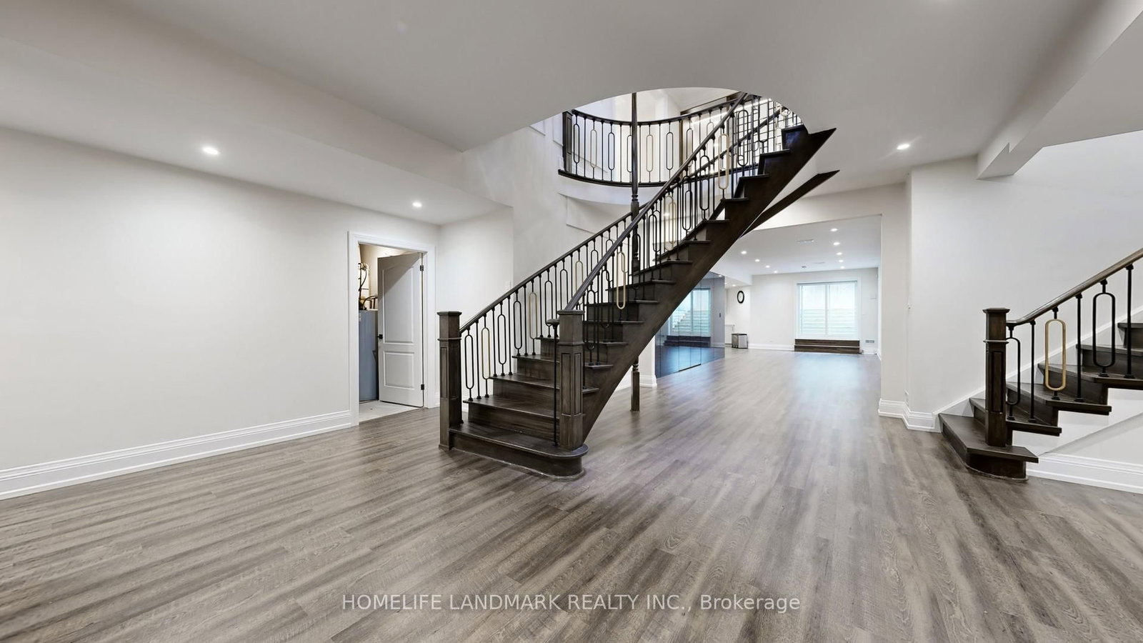 20 Blaine Dr, Toronto — 32