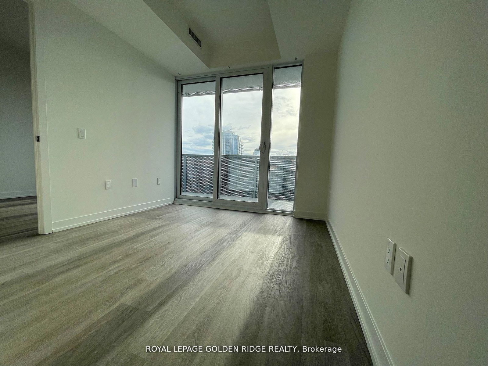 6812-55 cooper St, Toronto — 3