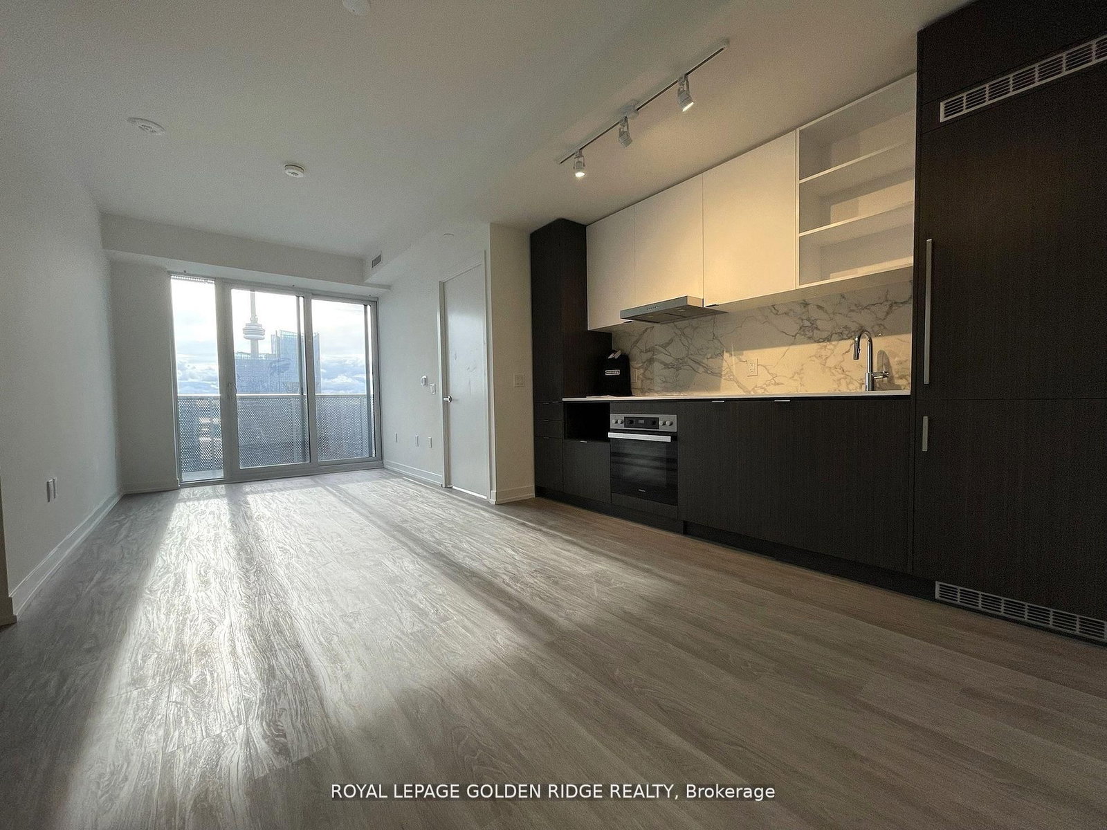 6812-55 cooper St, Toronto — 6