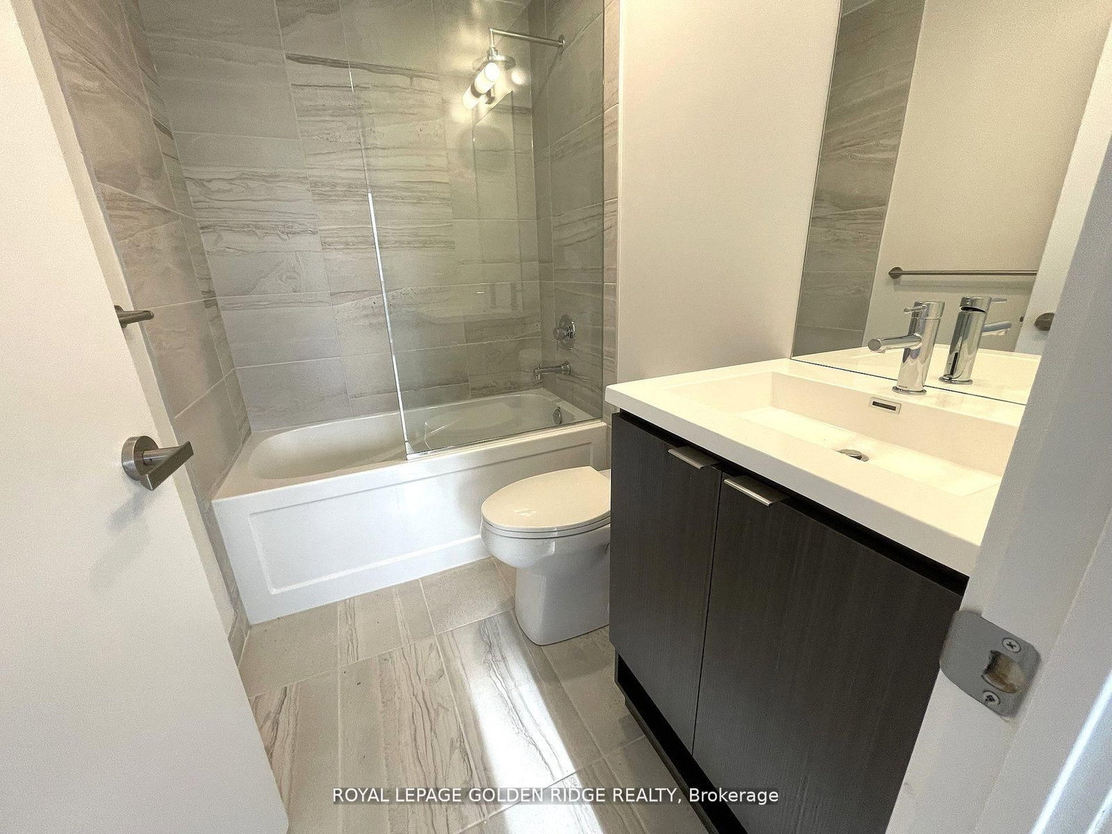 6812-55 cooper St, Toronto — 7