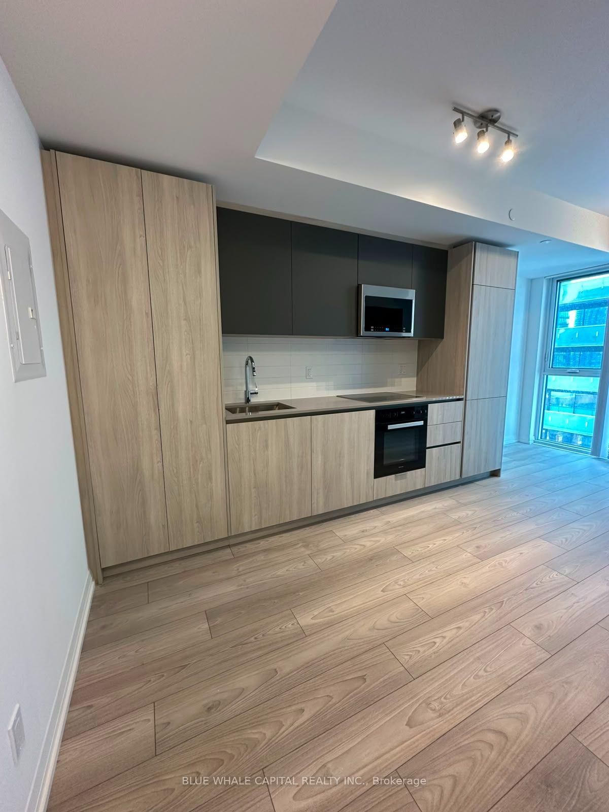 2026-400 King St, Toronto — 3