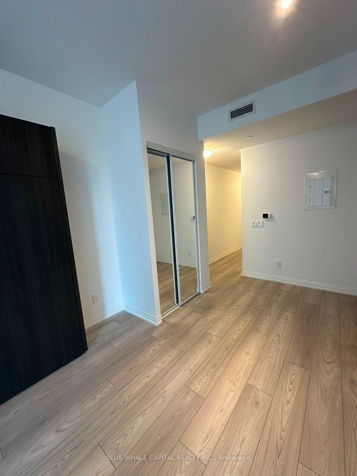 2026-400 King St, Toronto — 8
