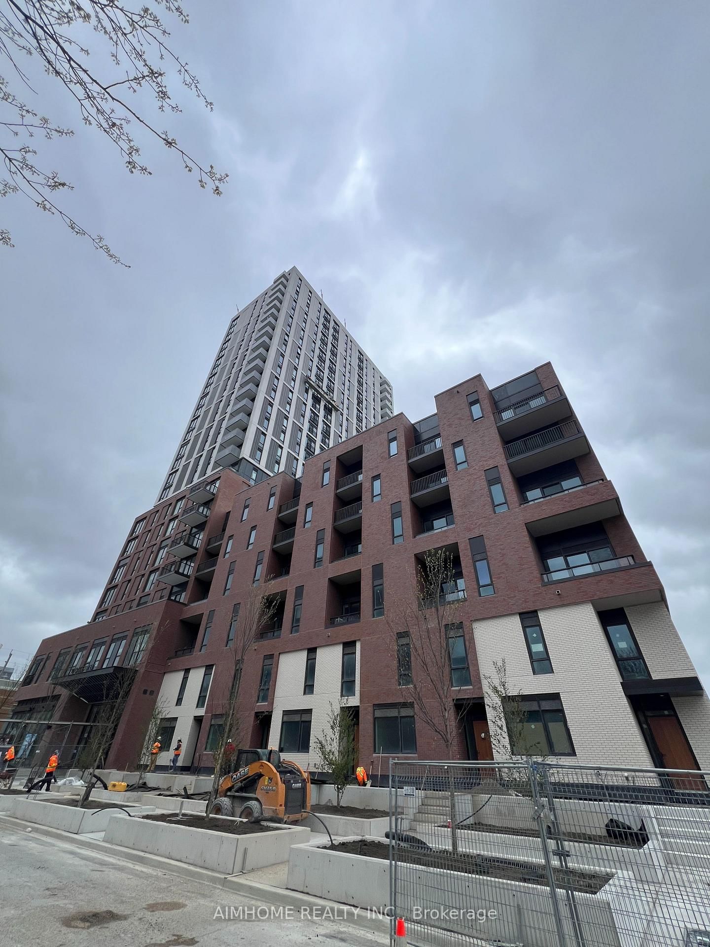 1302-10 Oak St, Toronto — 2