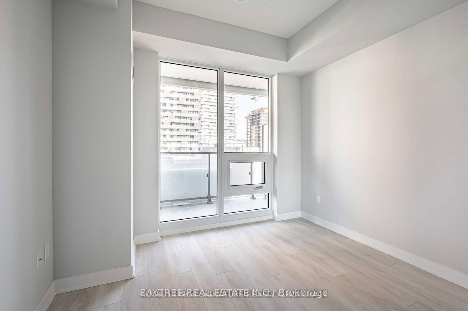2710-2221 Yonge St, Toronto — 11