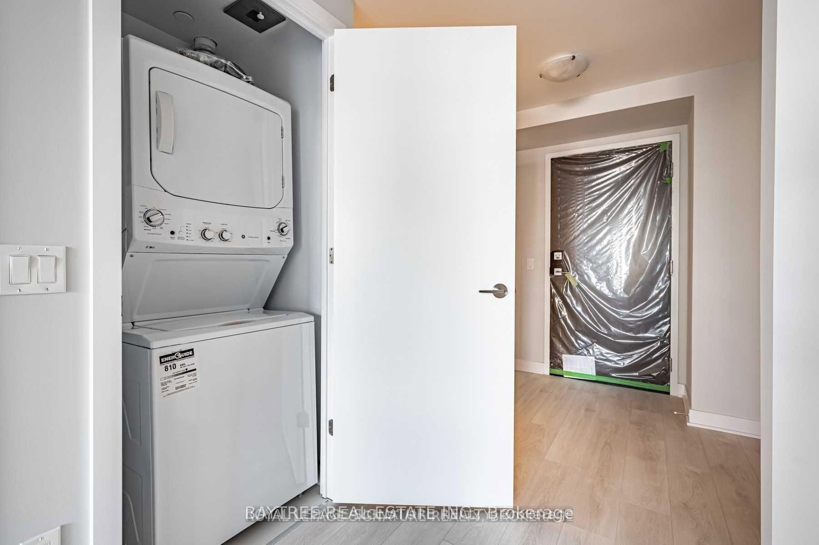 2710-2221 Yonge St, Toronto — 14