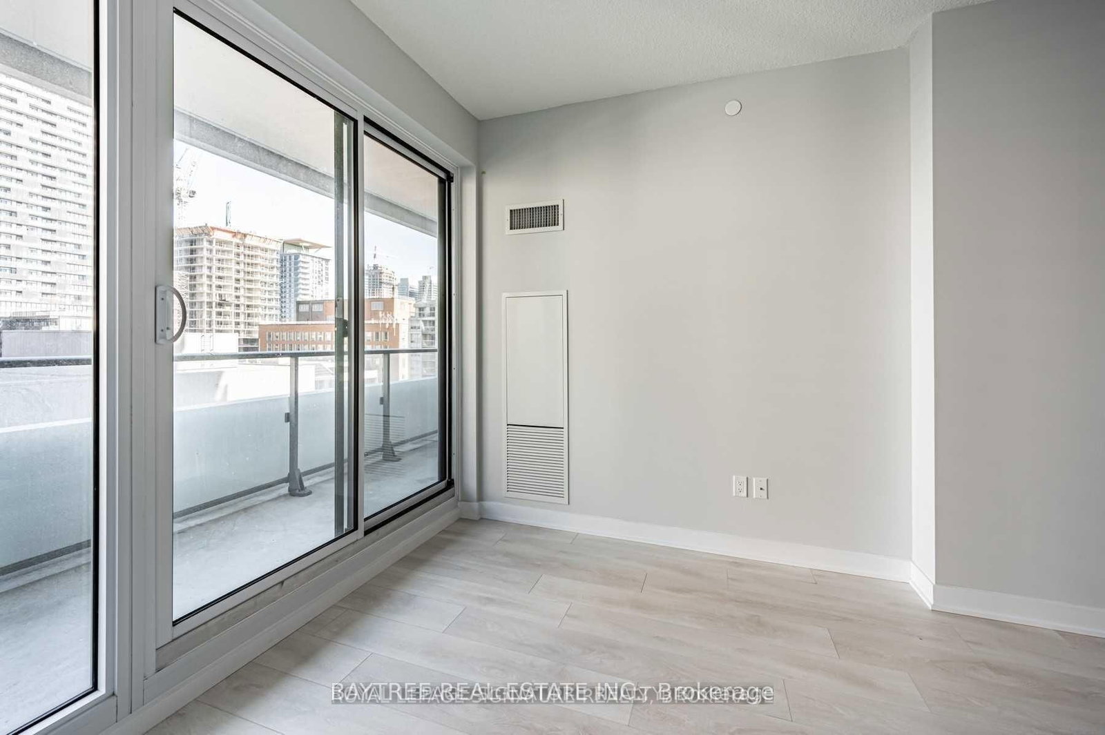 2710-2221 Yonge St, Toronto — 6