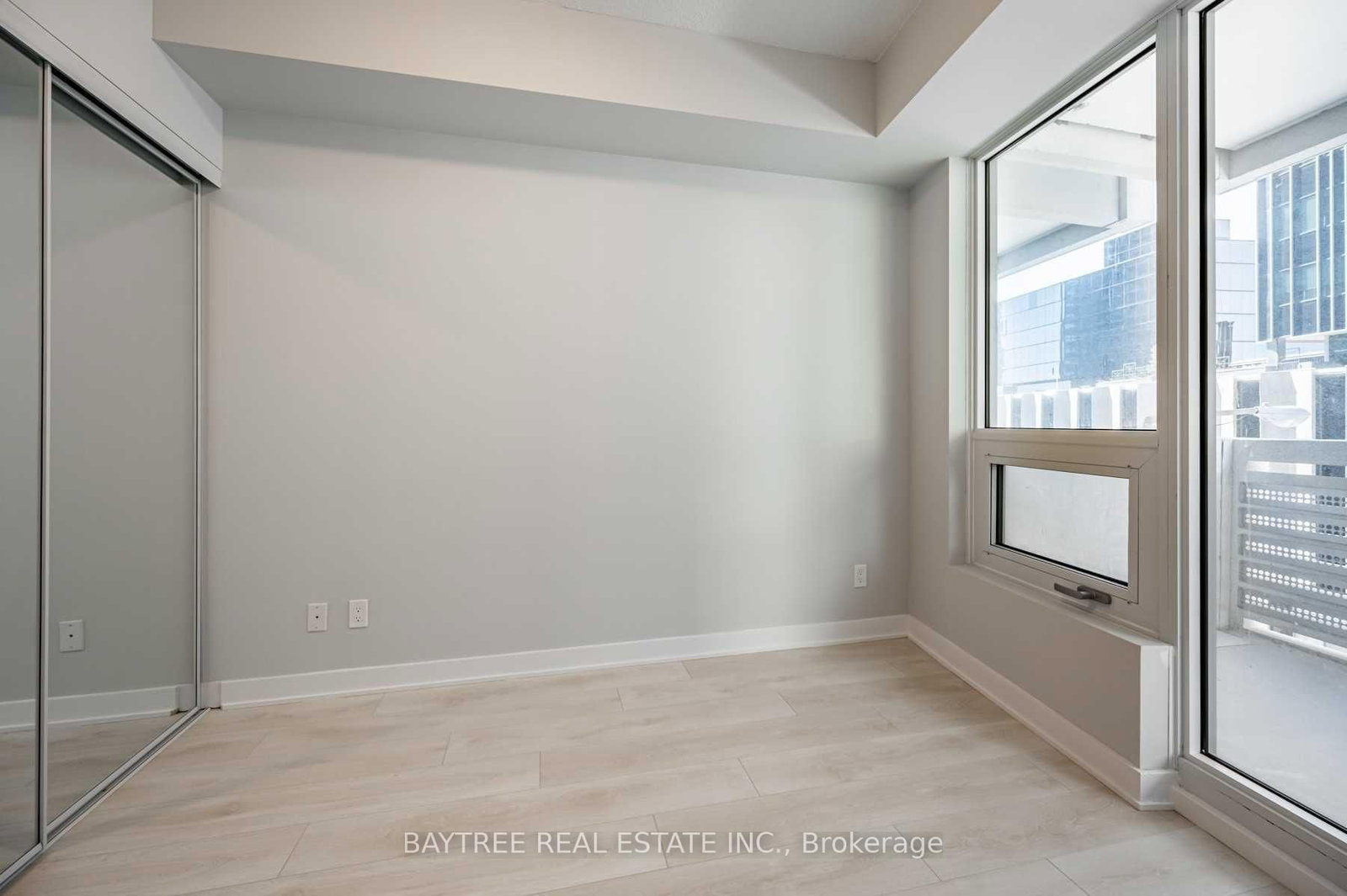 310-2221 Yonge St, Toronto — 10