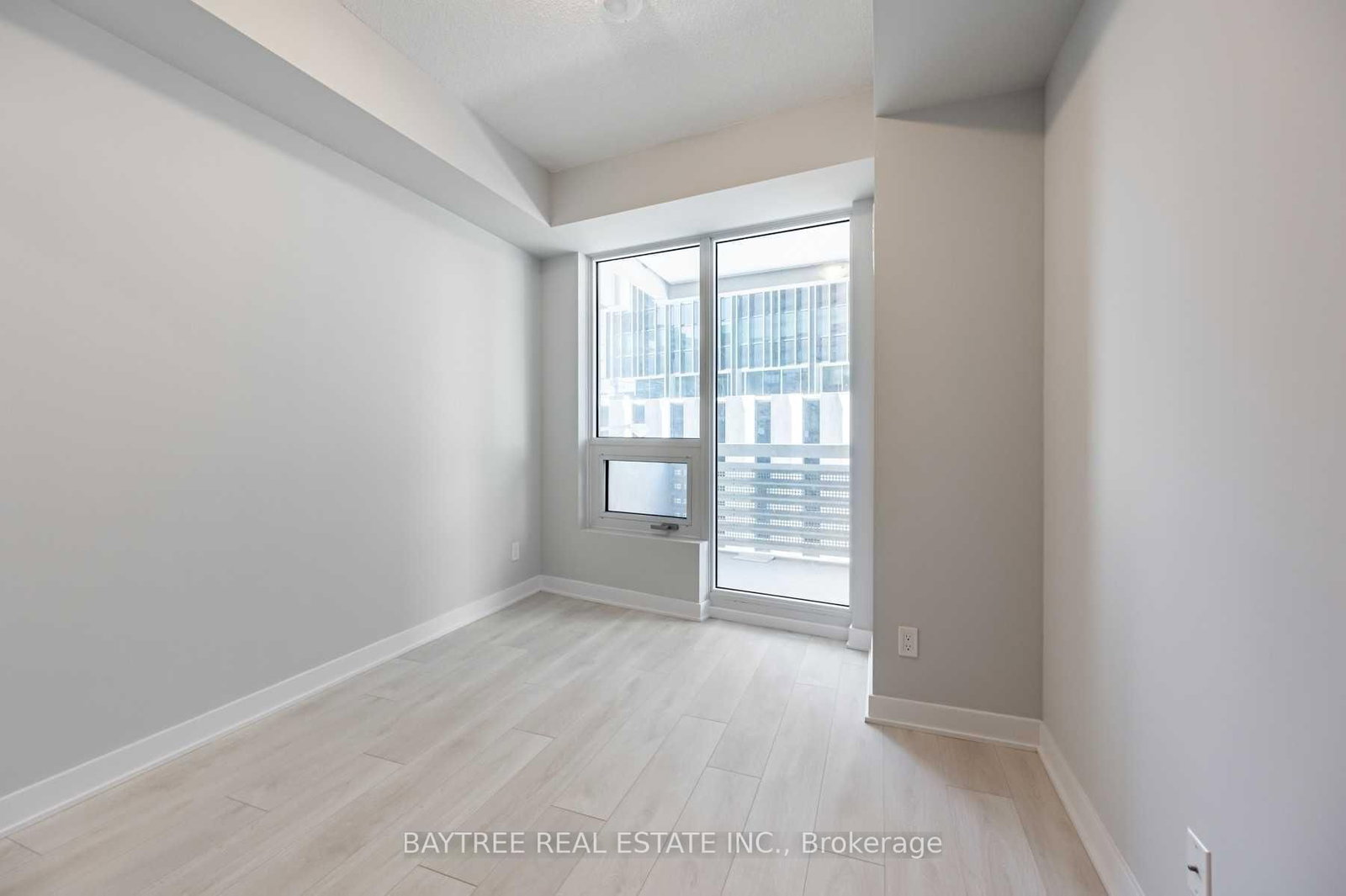 310-2221 Yonge St, Toronto — 11