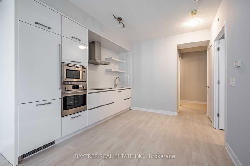 310 - 2221 Yonge St - Photo 2
