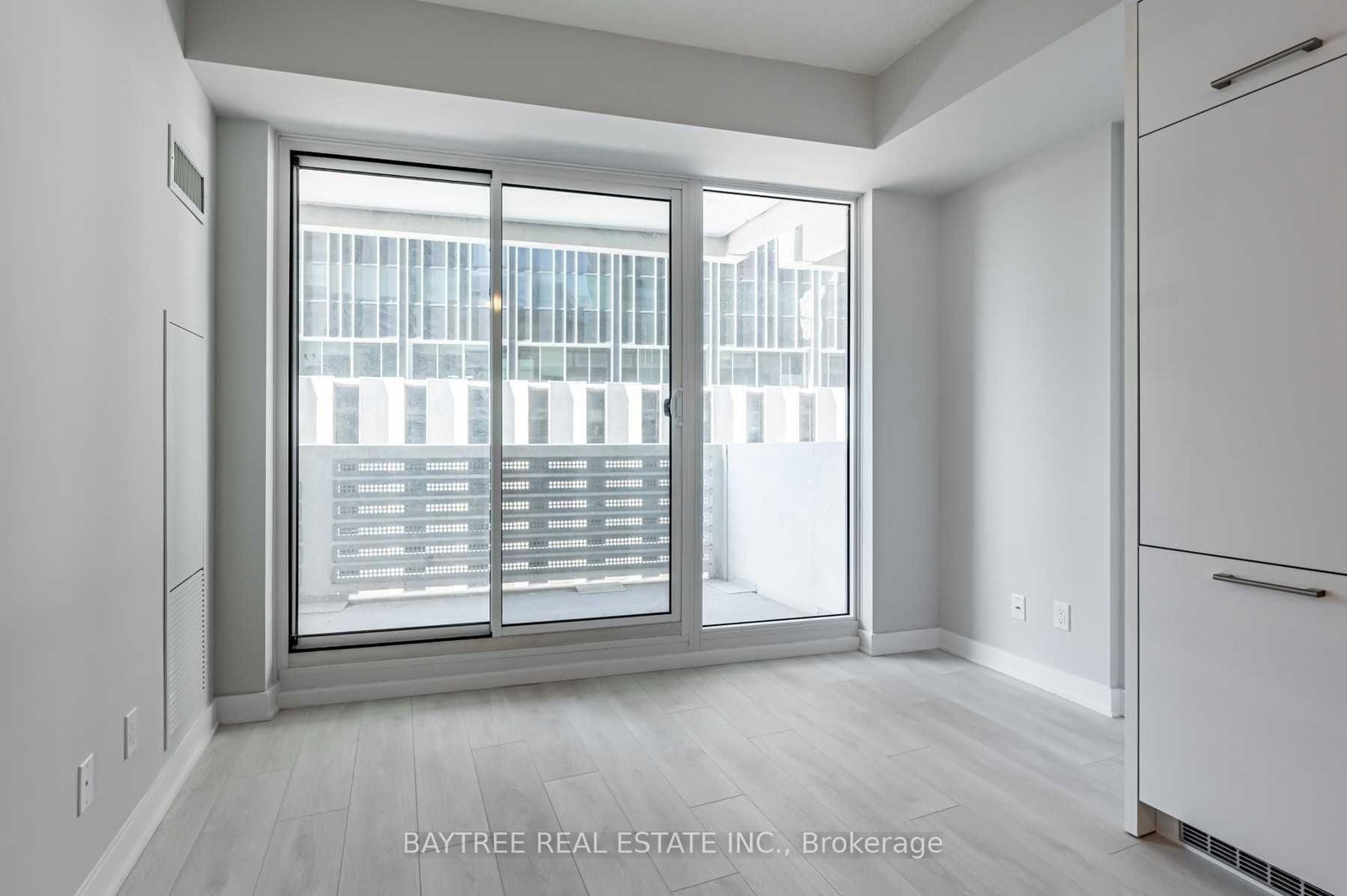 310-2221 Yonge St, Toronto — 6