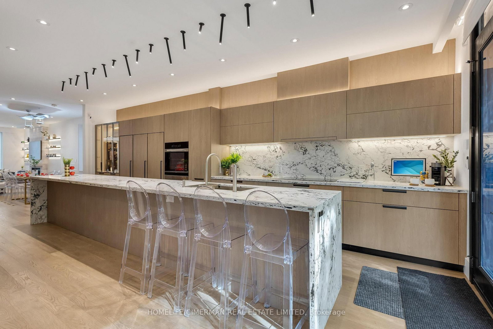 124 Lyndhurst Ave, Toronto — 9