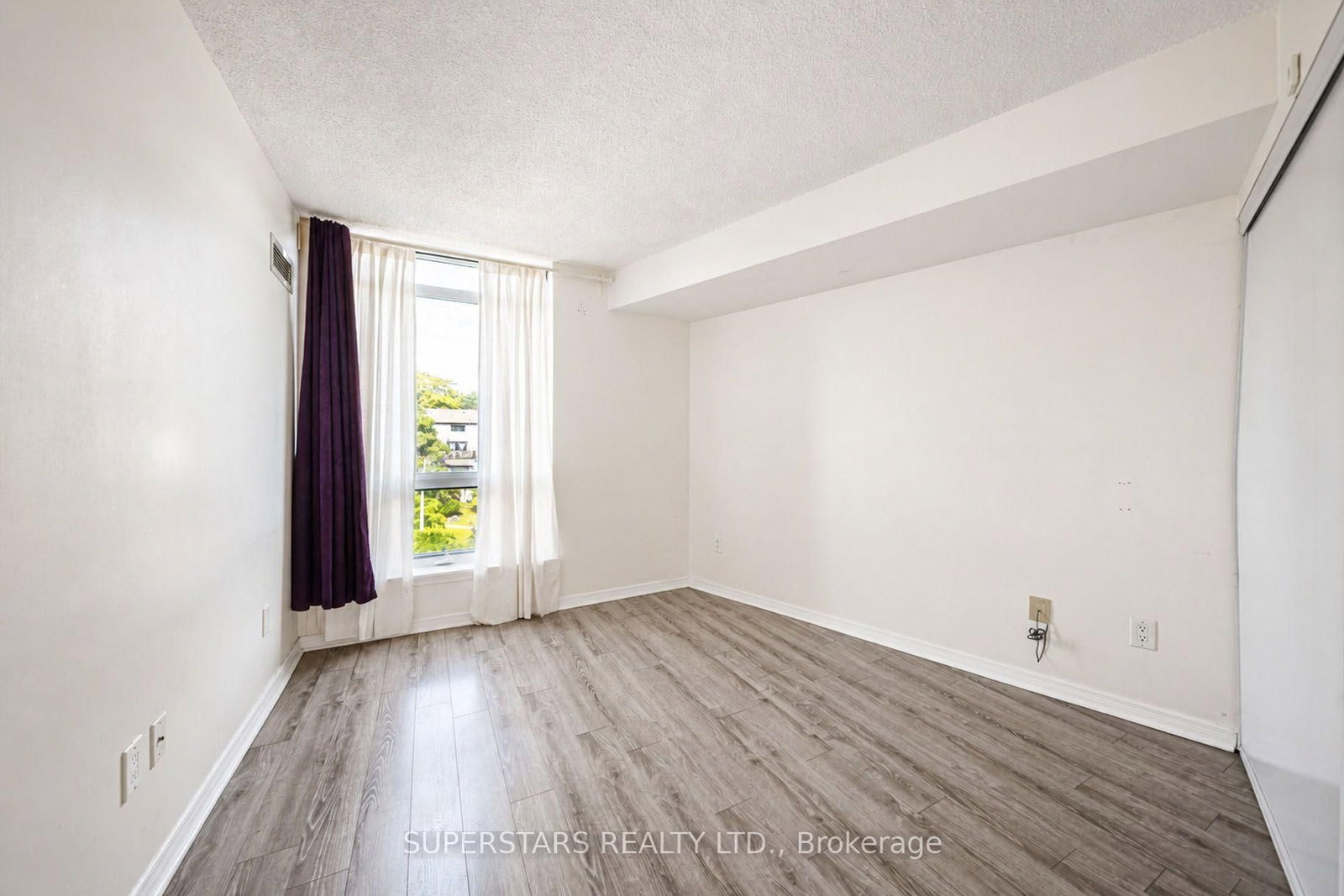 815-18 Valley Woods Rd, Toronto — 11