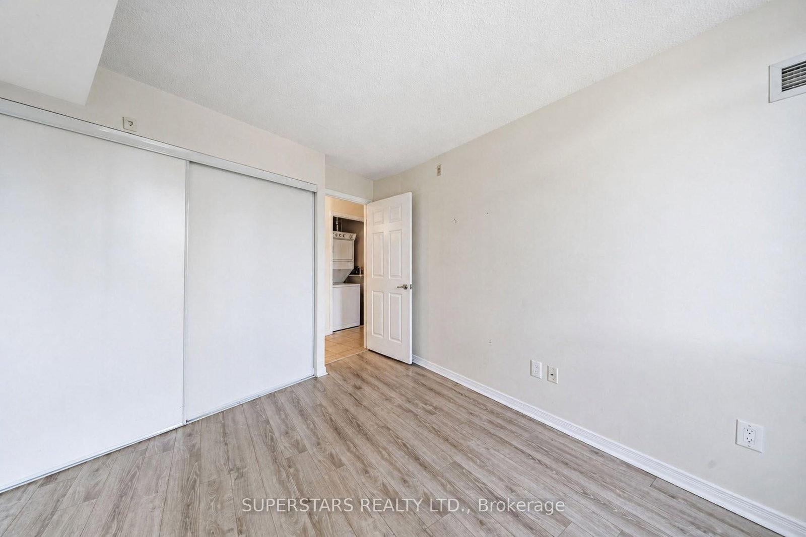 815-18 Valley Woods Rd, Toronto — 12