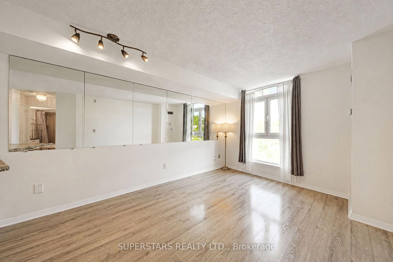 815-18 Valley Woods Rd, Toronto — 13