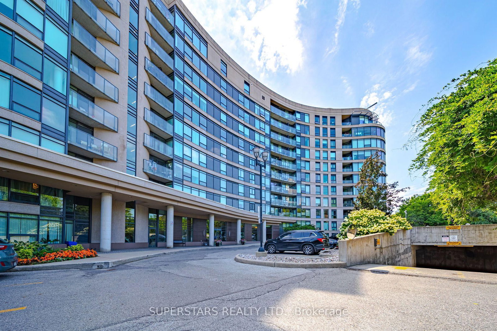 815-18 Valley Woods Rd, Toronto — 2