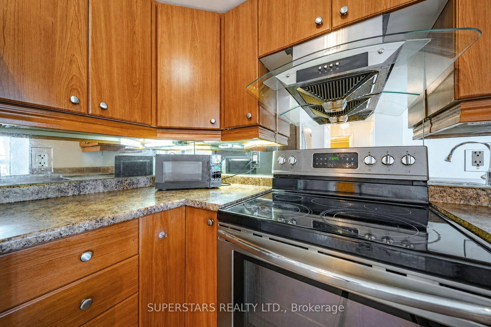 815-18 Valley Woods Rd, Toronto — 6