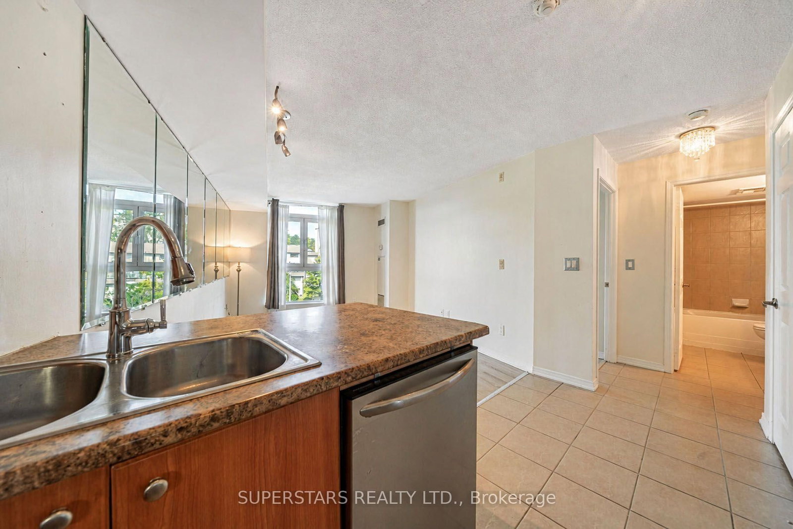 815-18 Valley Woods Rd, Toronto — 8