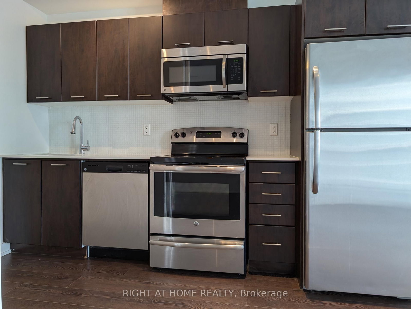 1109-20 Bruyeres Mews, Toronto — 2
