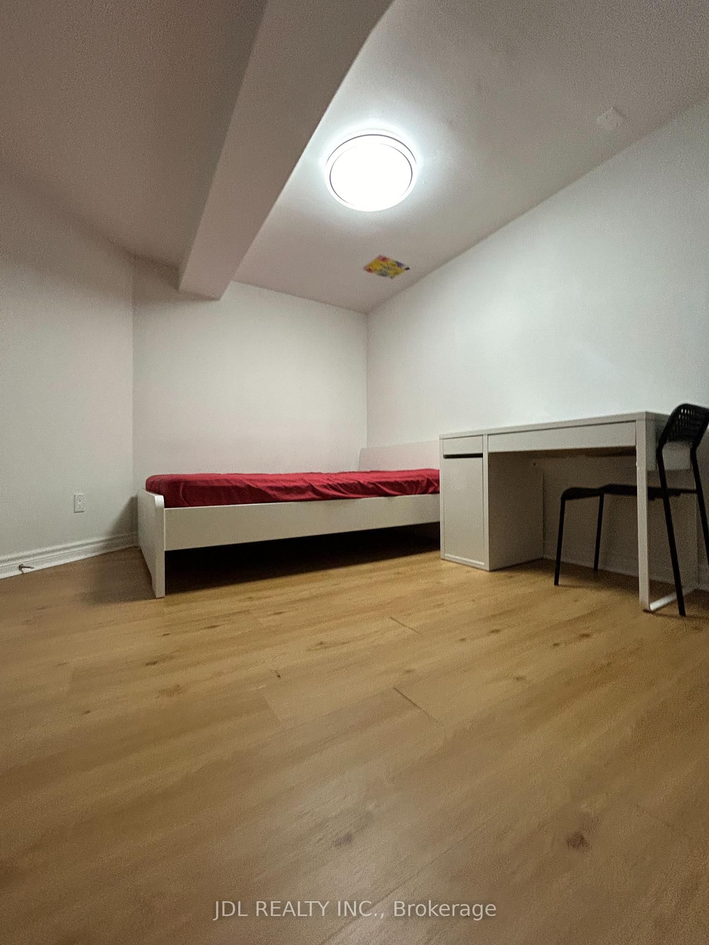 Suite A bsmt-10 Apache Tr Tr, Toronto — 5
