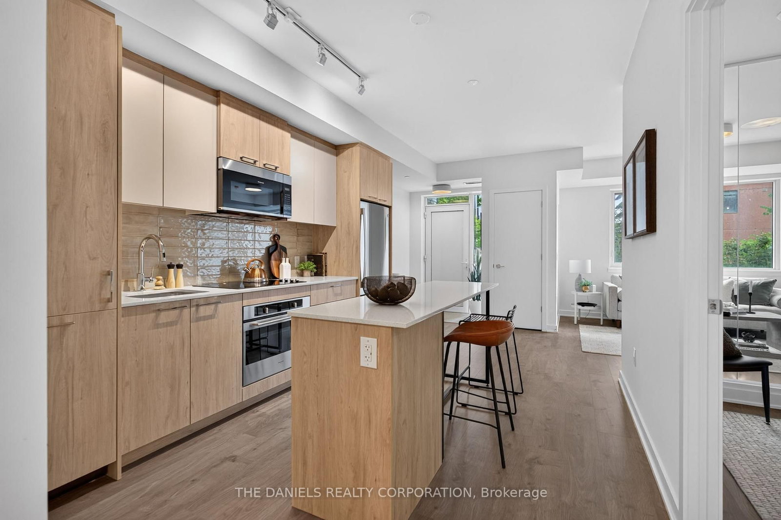 104-10 Oak St, Toronto — 3