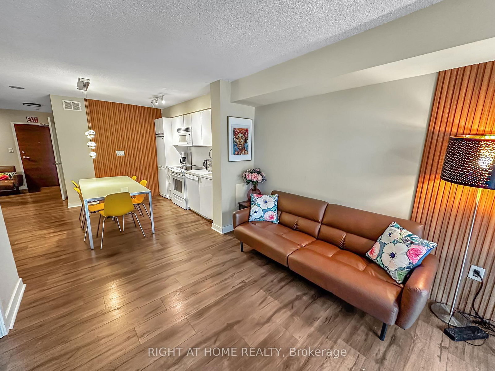 356-10 Capreol Crt, Toronto — 17