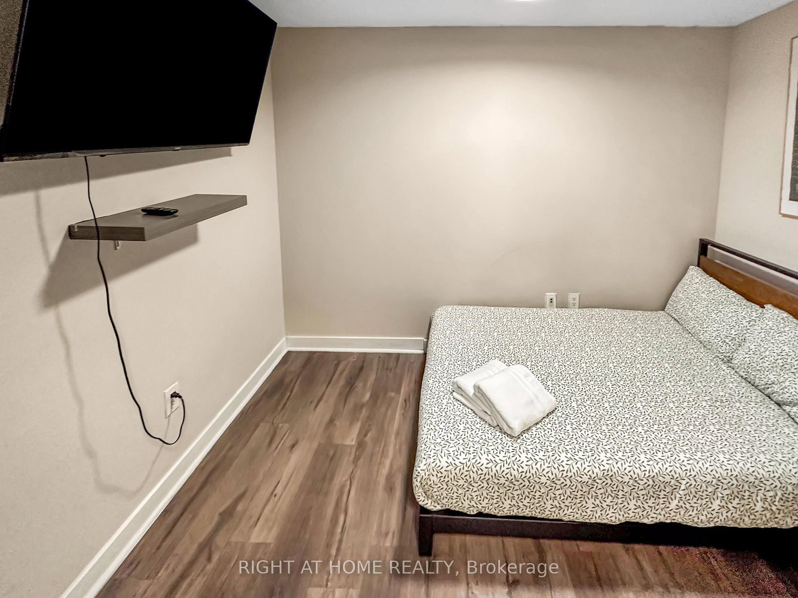 356-10 Capreol Crt, Toronto — 22