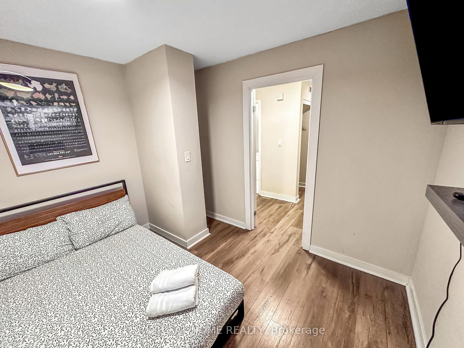 356-10 Capreol Crt, Toronto — 23
