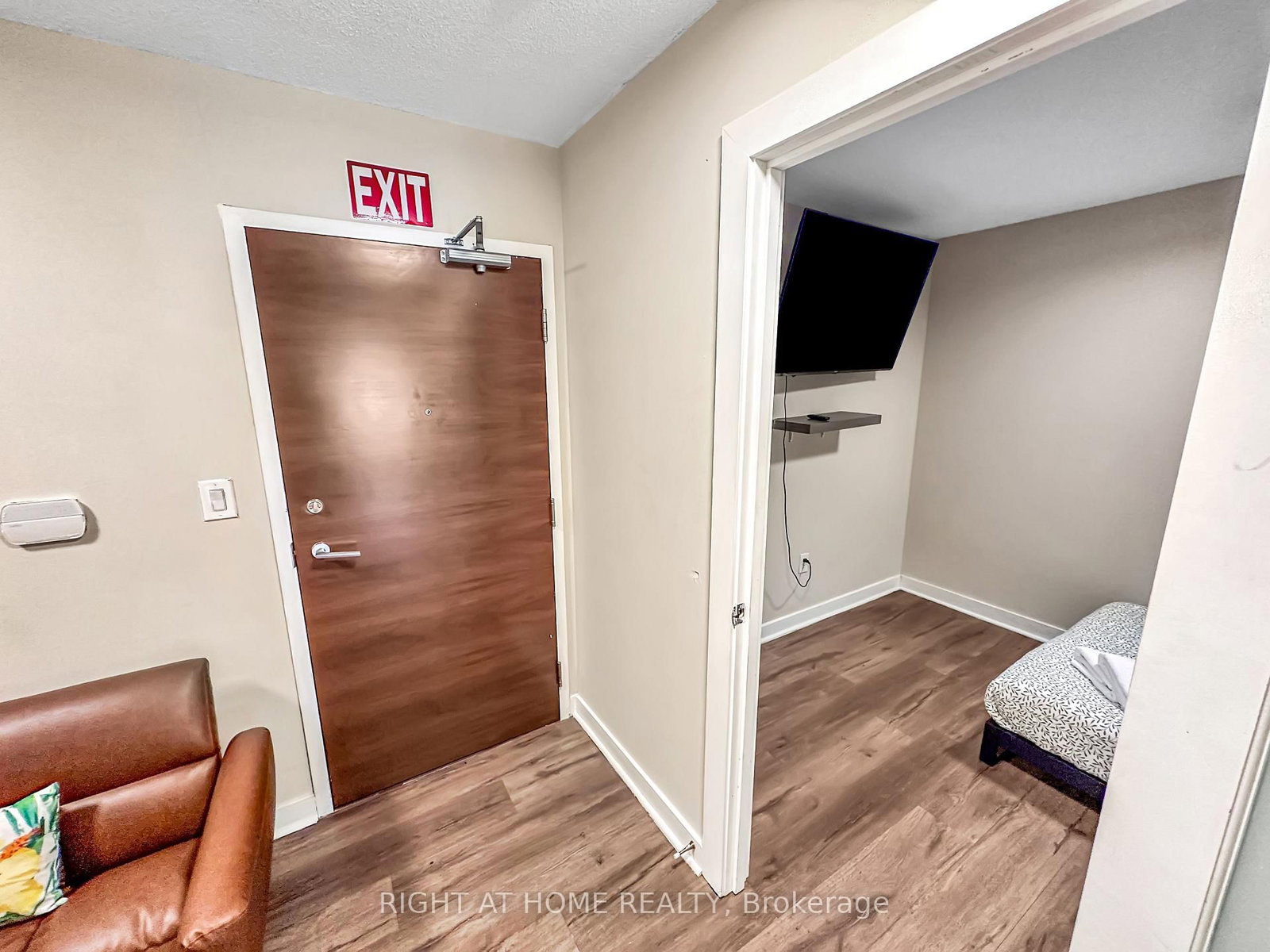 356-10 Capreol Crt, Toronto — 24