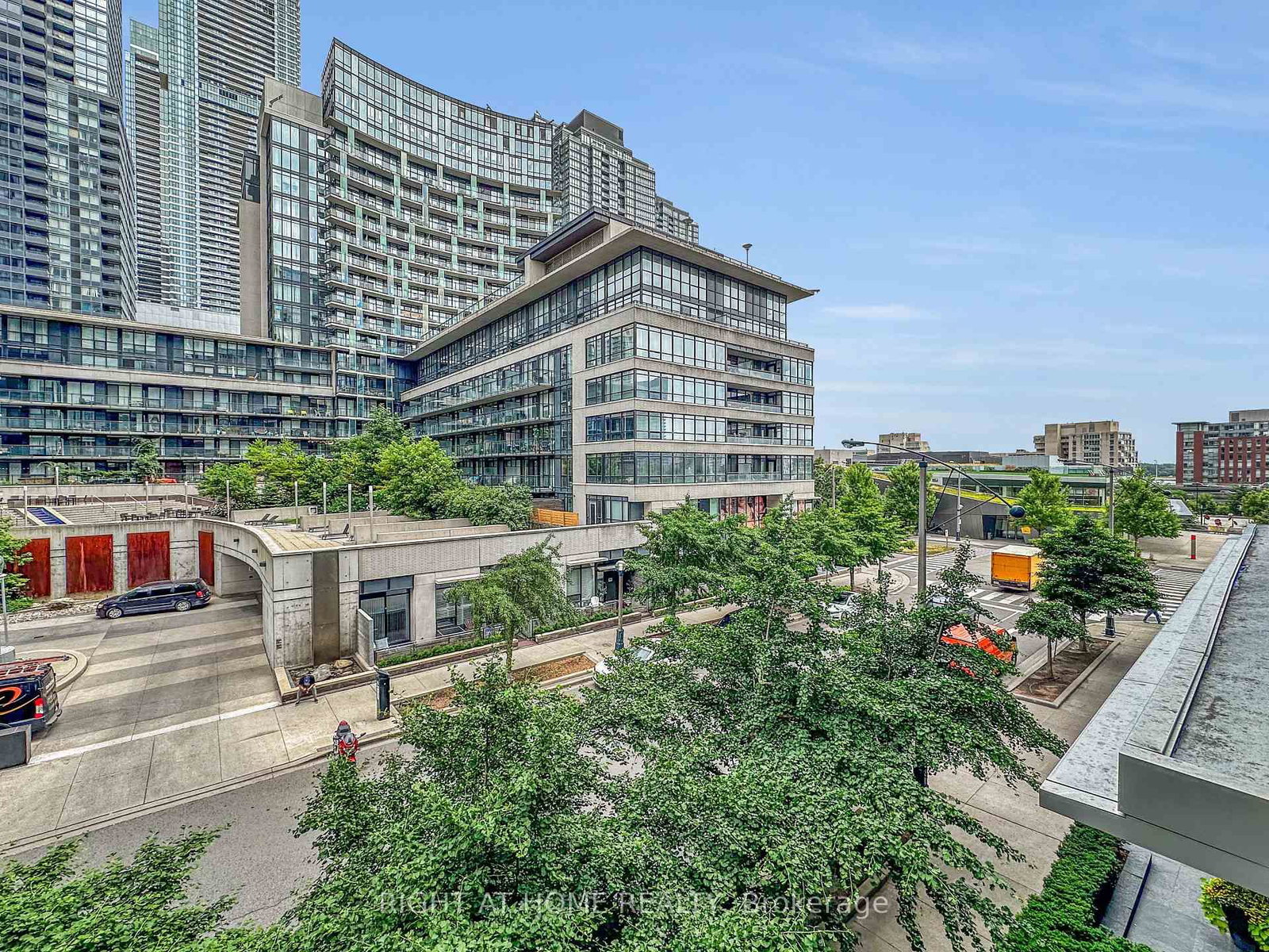 356-10 Capreol Crt, Toronto — 28