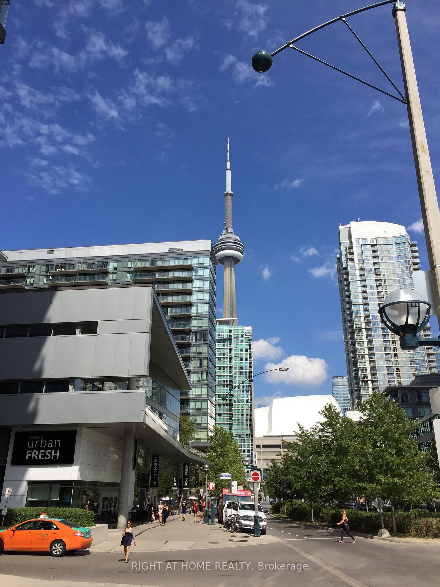 356-10 Capreol Crt, Toronto — 32