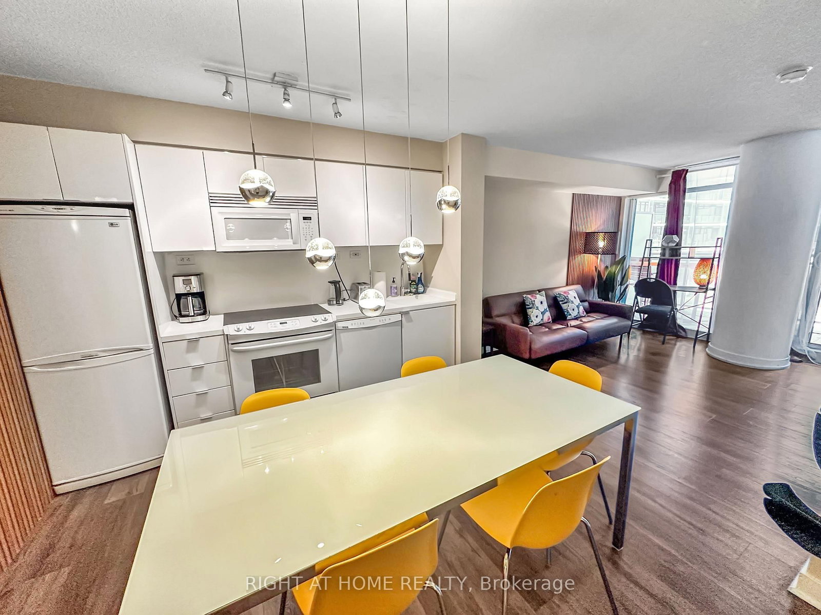 356-10 Capreol Crt, Toronto — 9