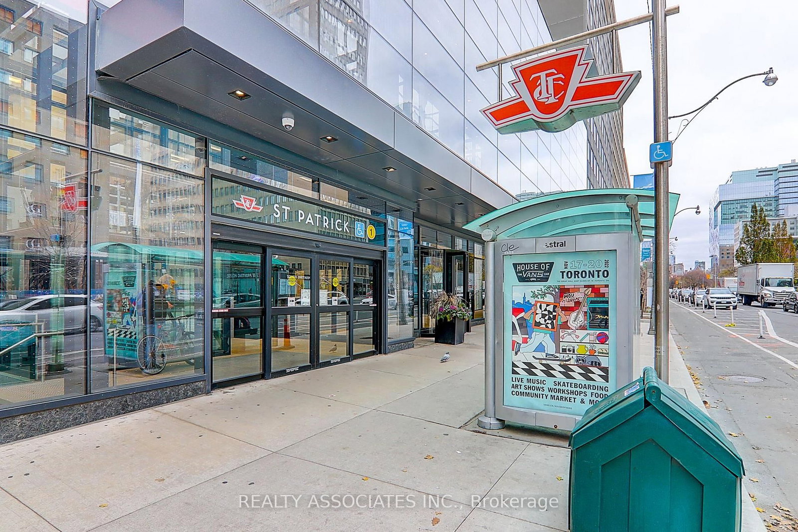4310-488 University Ave, Toronto — 3