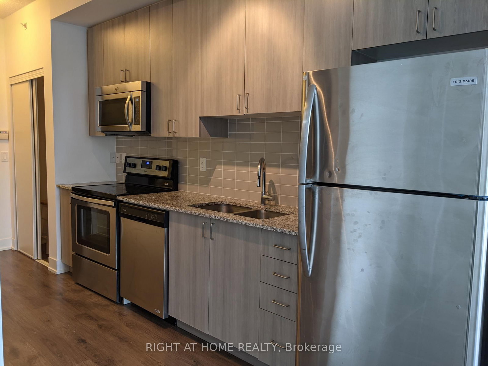 1010-68 Merton St, Toronto — 3