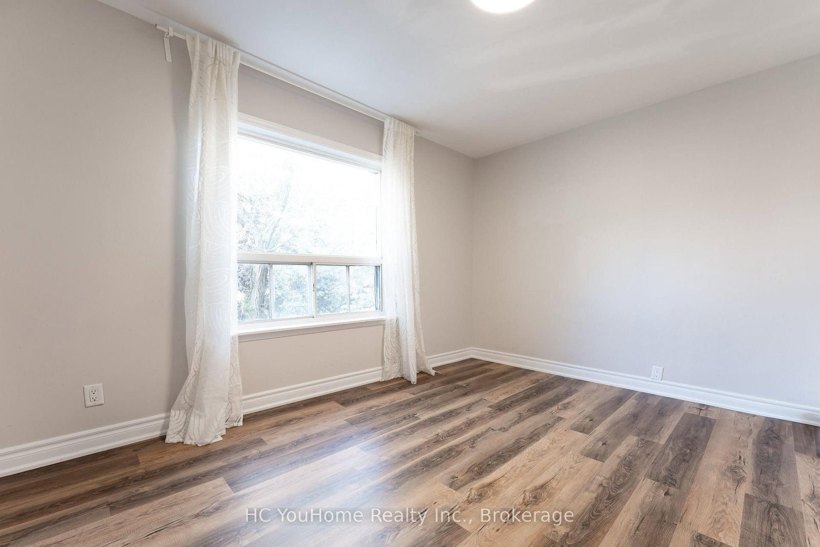 2nd Fl-190 Major St, Toronto — 13