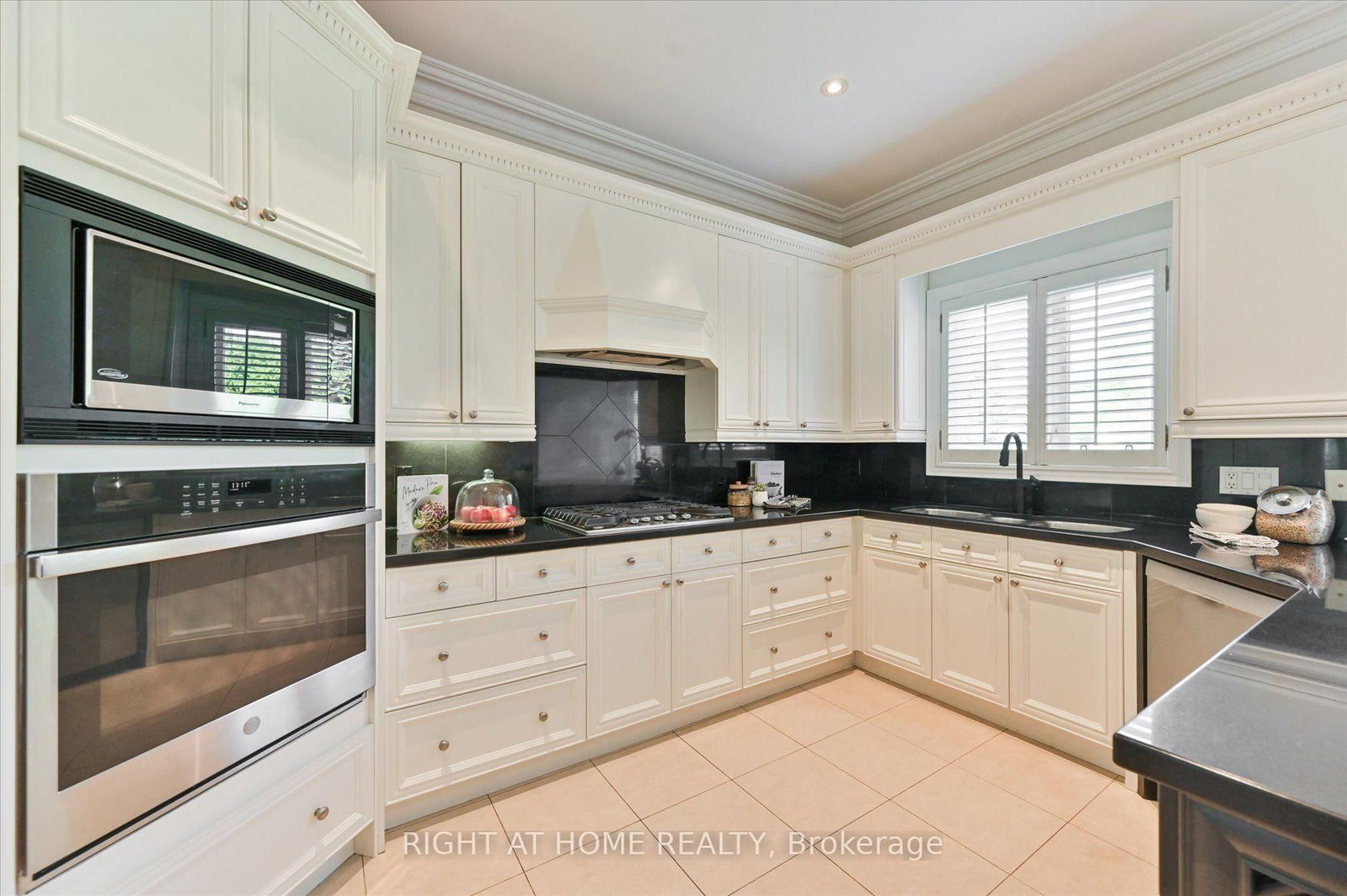 154 Charlton Blvd, Toronto — 11