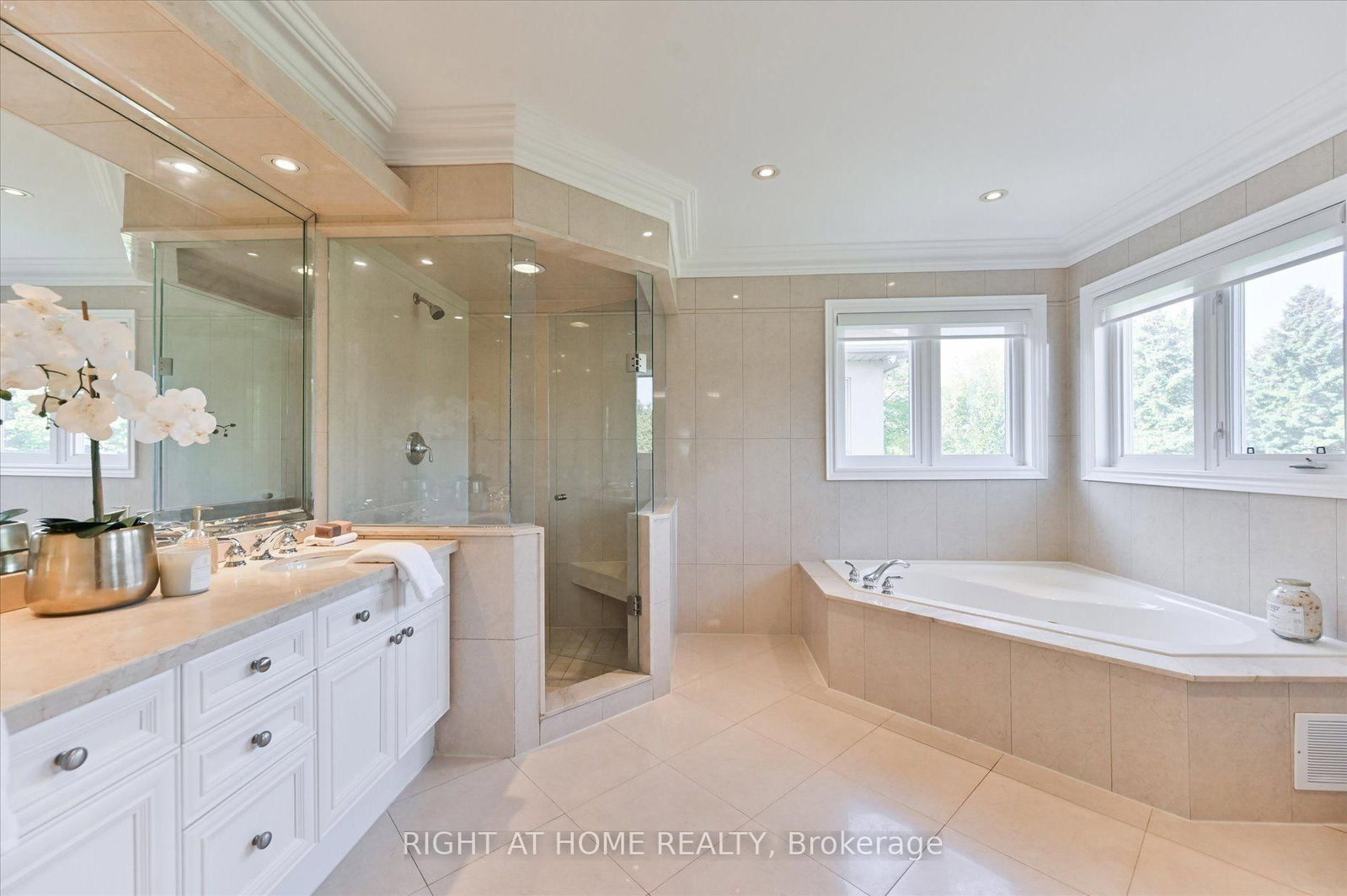 154 Charlton Blvd, Toronto — 28