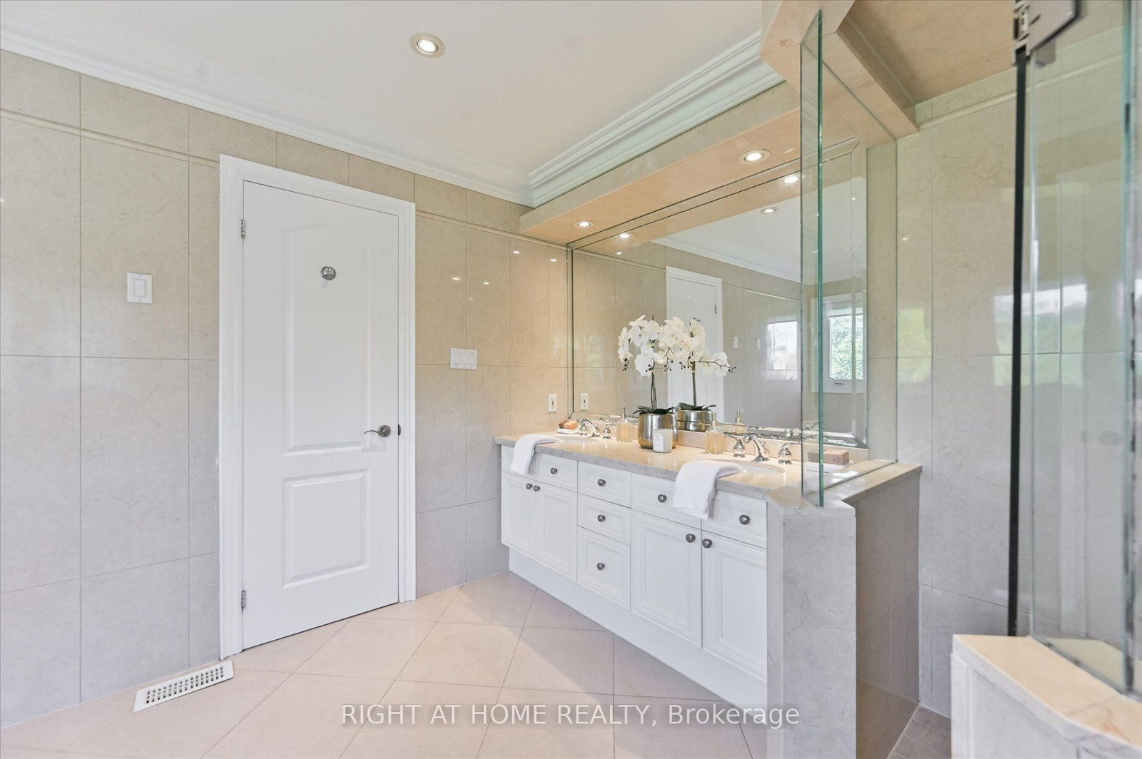 154 Charlton Blvd, Toronto — 29