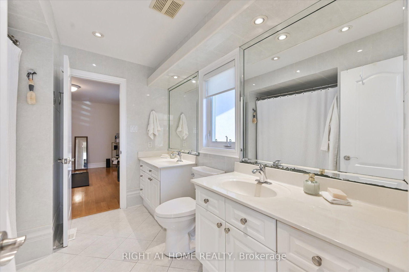 154 Charlton Blvd, Toronto — 32
