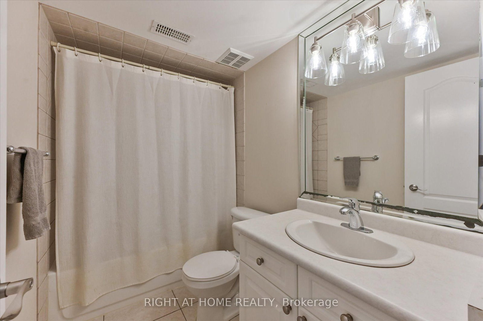 154 Charlton Blvd, Toronto — 41