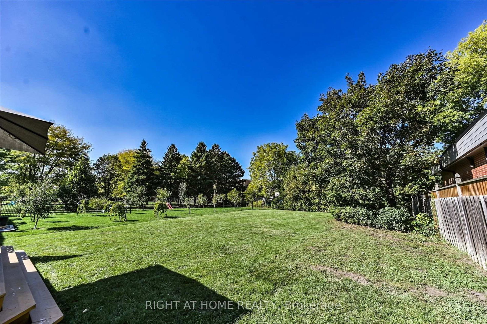 154 Charlton Blvd, Toronto — 42