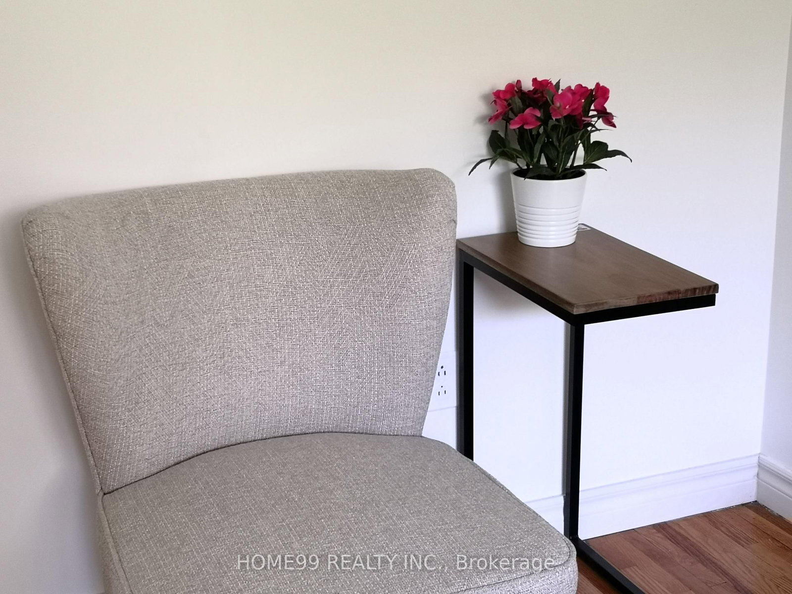 upper,-137 Pineway Blvd, Toronto — 4