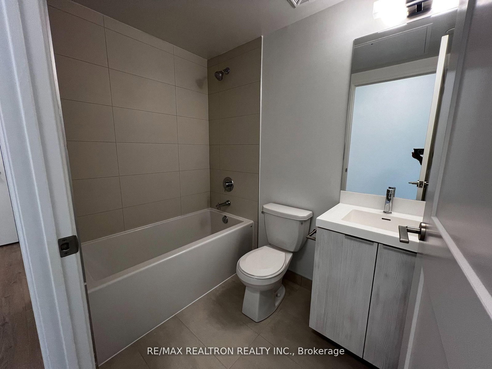 1210-8 Widmer St, Toronto — 14