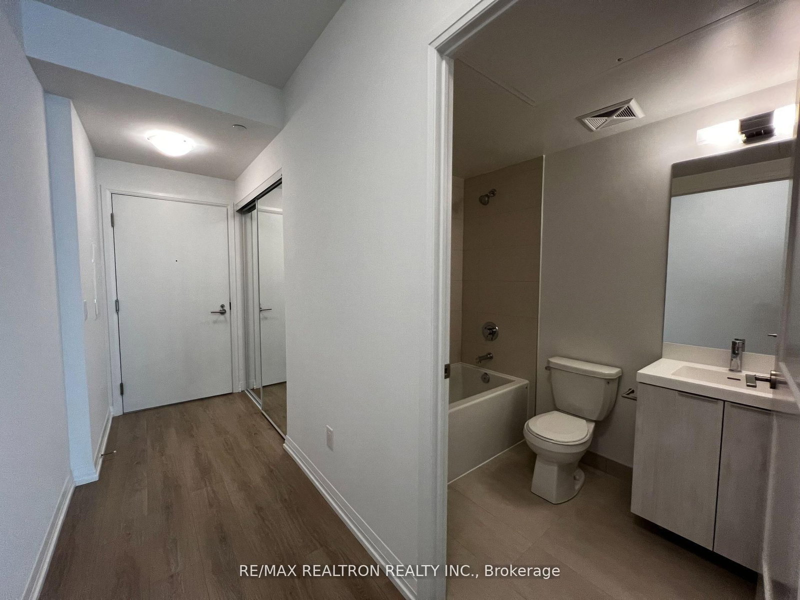 1210-8 Widmer St, Toronto — 16
