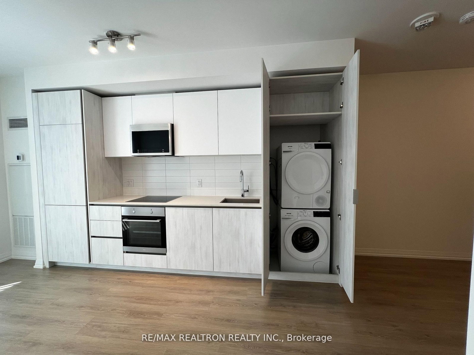 1210-8 Widmer St, Toronto — 5