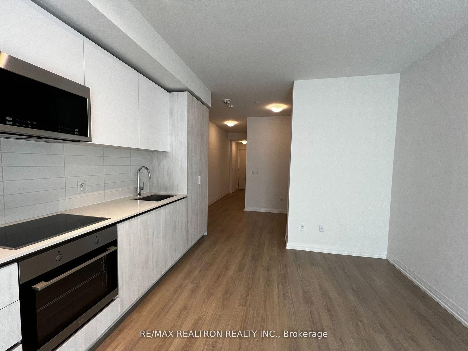 1210-8 Widmer St, Toronto — 7