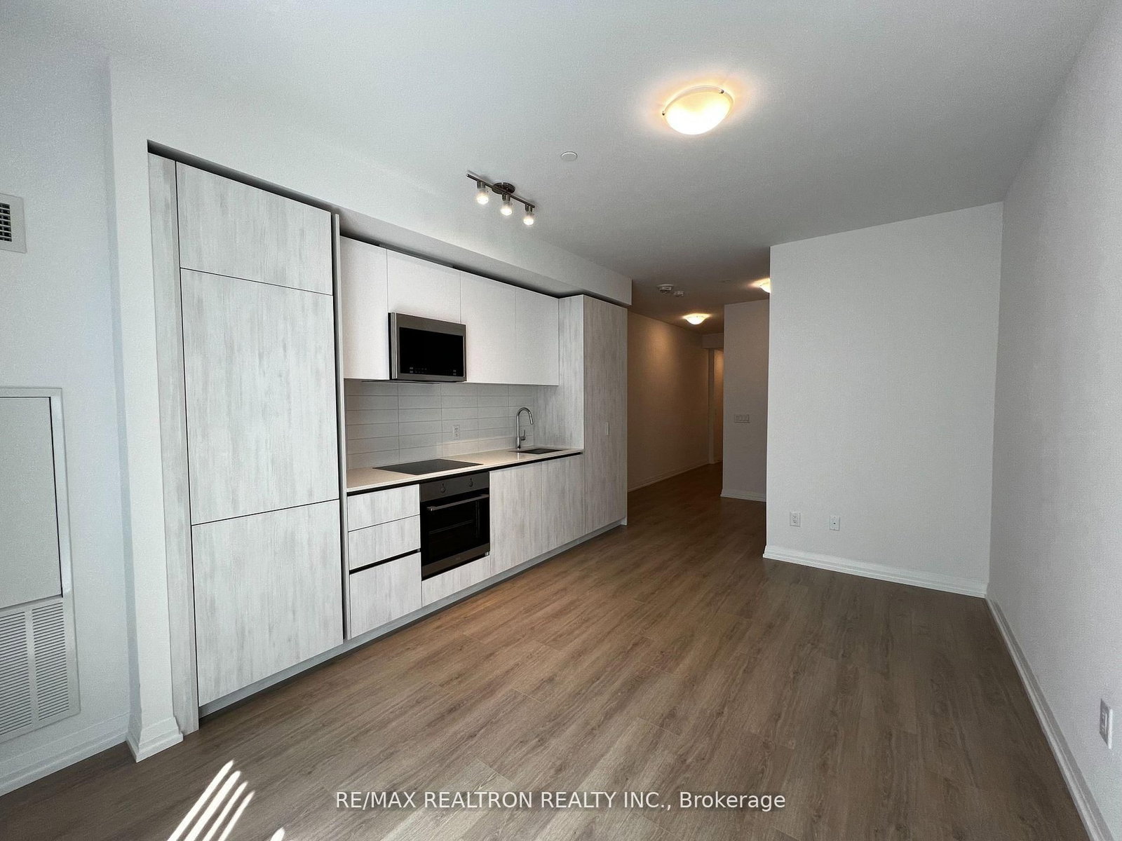1210-8 Widmer St, Toronto — 8
