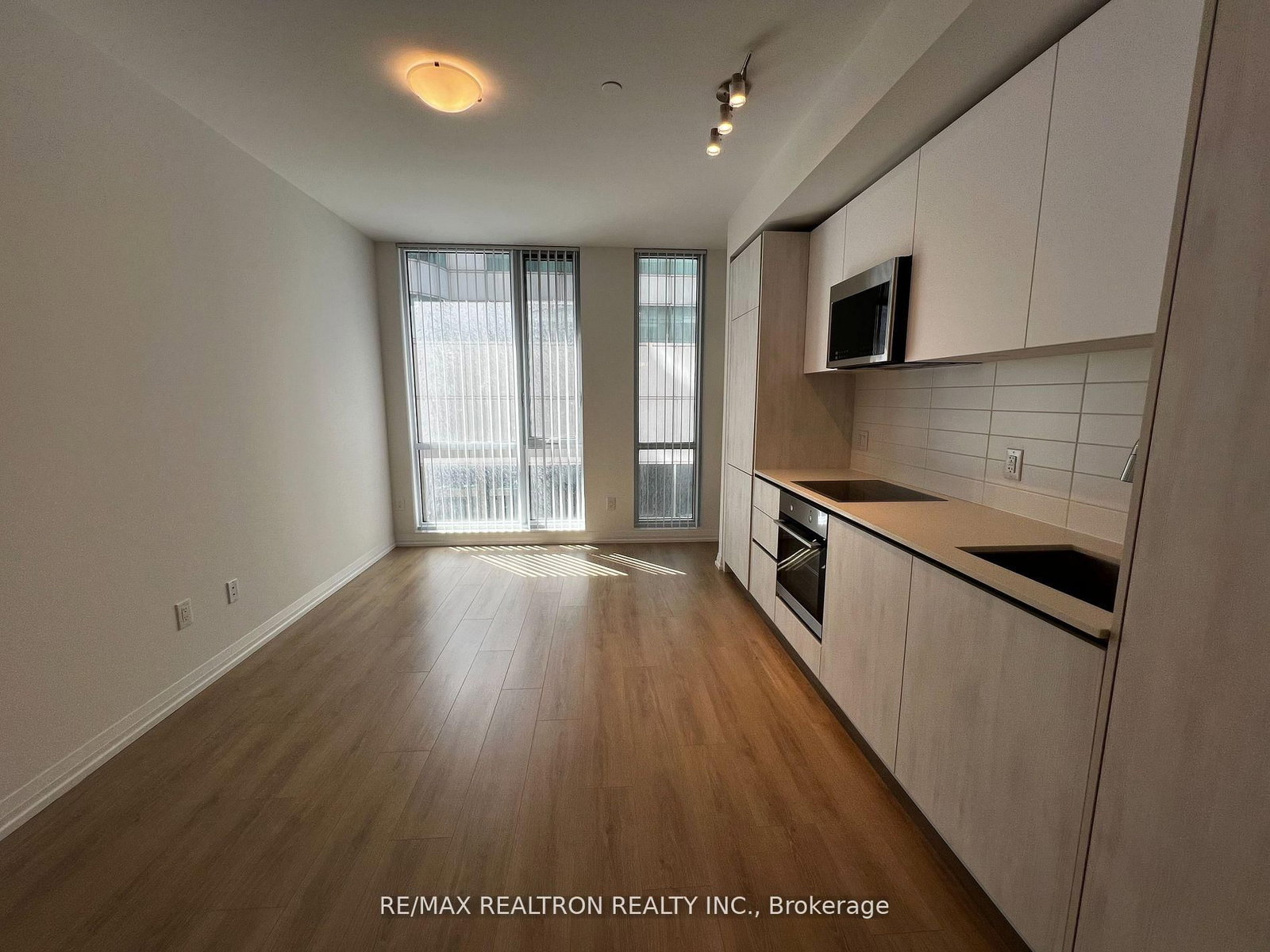 1210-8 Widmer St, Toronto — 9