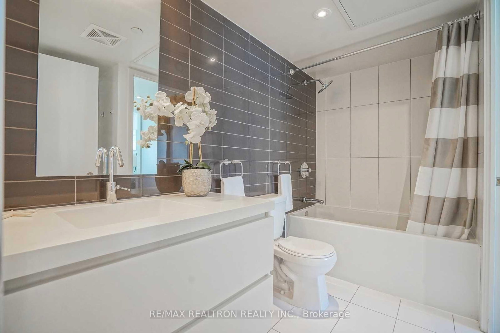 511-85 Queens Wharf Rd, Toronto — 14