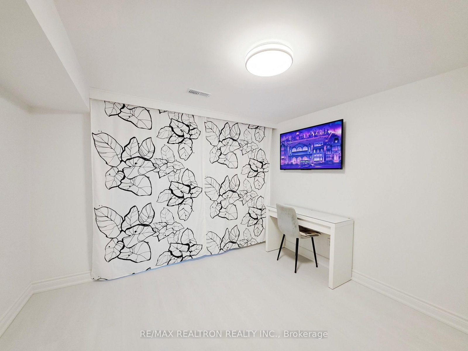 Lower-30 Lowbank Crt, Toronto — 2